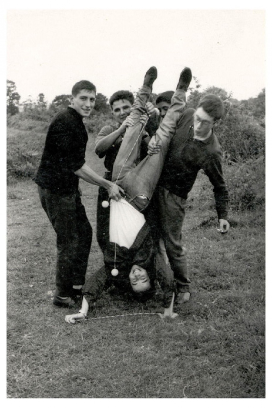 1965 - Haciendo el pino con ayuda